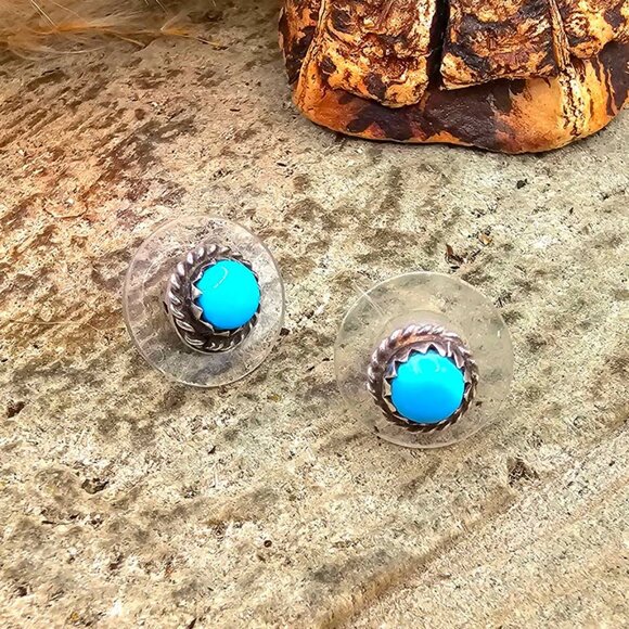 Native America Turquoise Sterling Stamped Ear Stud - Picture 8 of 8